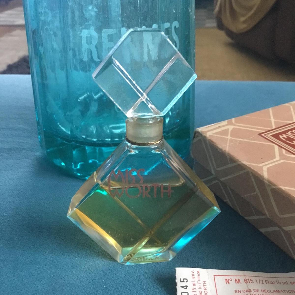 عطر ادکلن میس وورث وُرث - Miss Worth Worth - بررسی، قیمت و خرید
