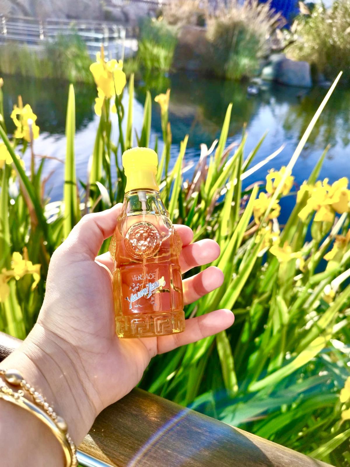 عطر ادکلن یلو جینز ورساچه - Yellow Jeans Versace - بررسی، قیمت و خرید