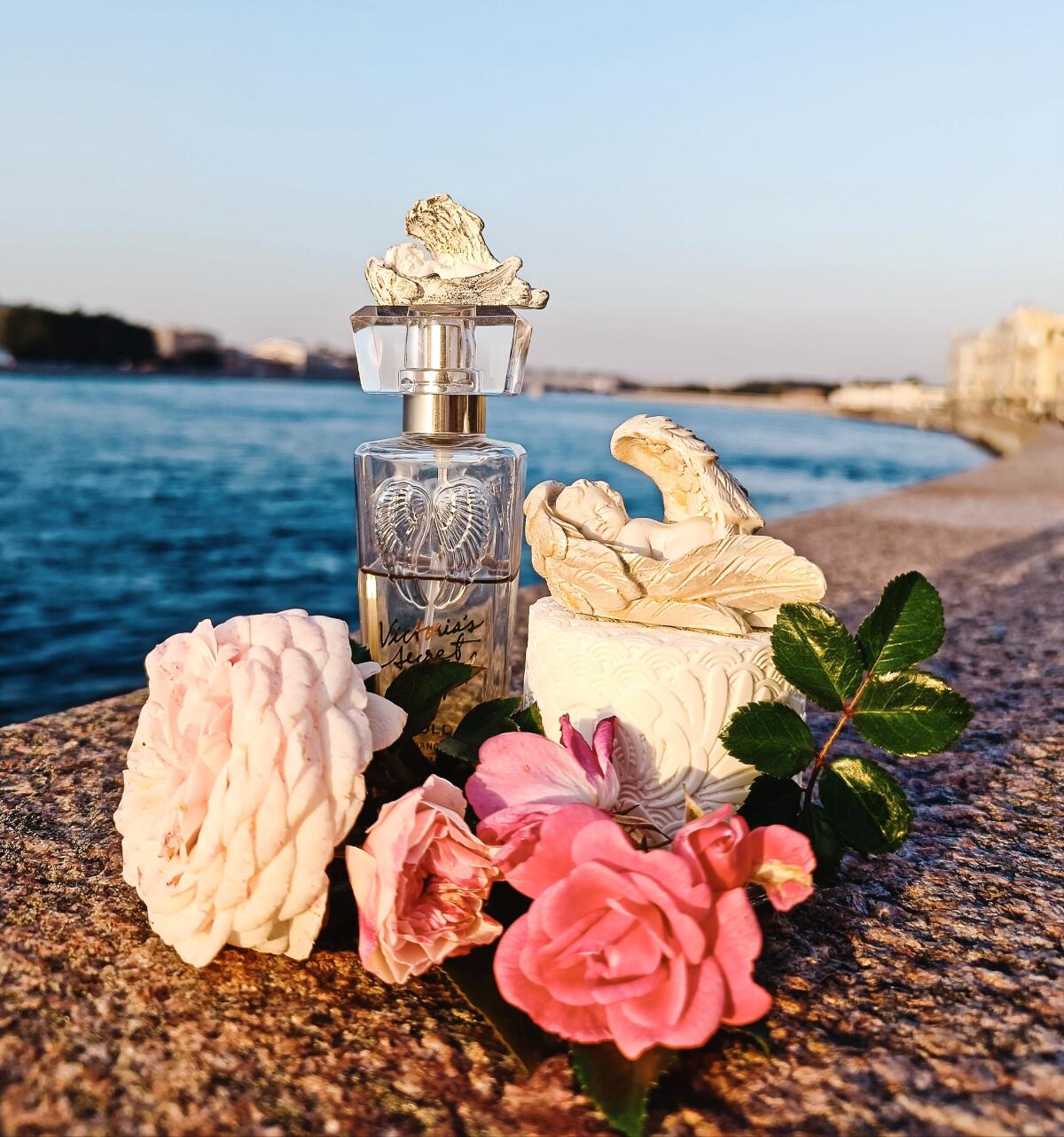 عطر ادکلن ویکتوریا سیکرت آنجل گلد ویکتوریا سیکرت - Victoria’s Secret Angel Gold Victoria's Secret - بررسی، قیمت و خرید