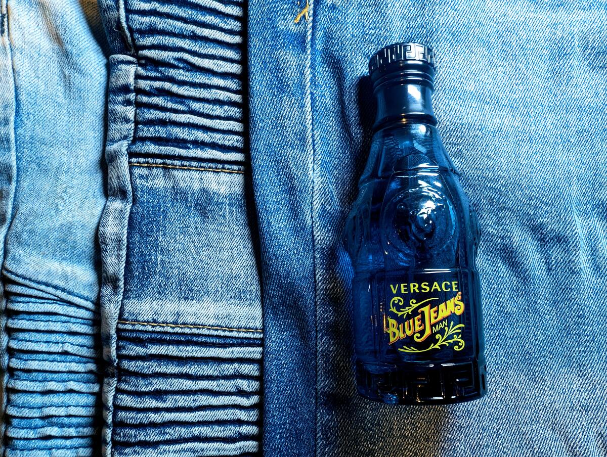 عطر ادکلن بلو جینز ورساچه - Blue Jeans Versace - بررسی، قیمت و خرید