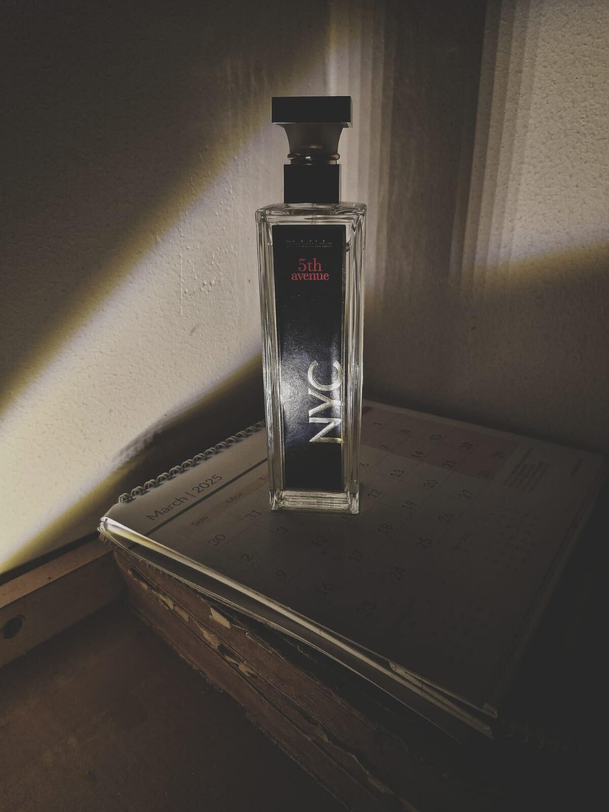 عطر ادکلن فیفت اونیو ان وای سی لیمیتد ادیشن الیزابت آردن - 5th Avenue NYC Limited Editon Elizabeth Arden - بررسی، قیمت و خرید