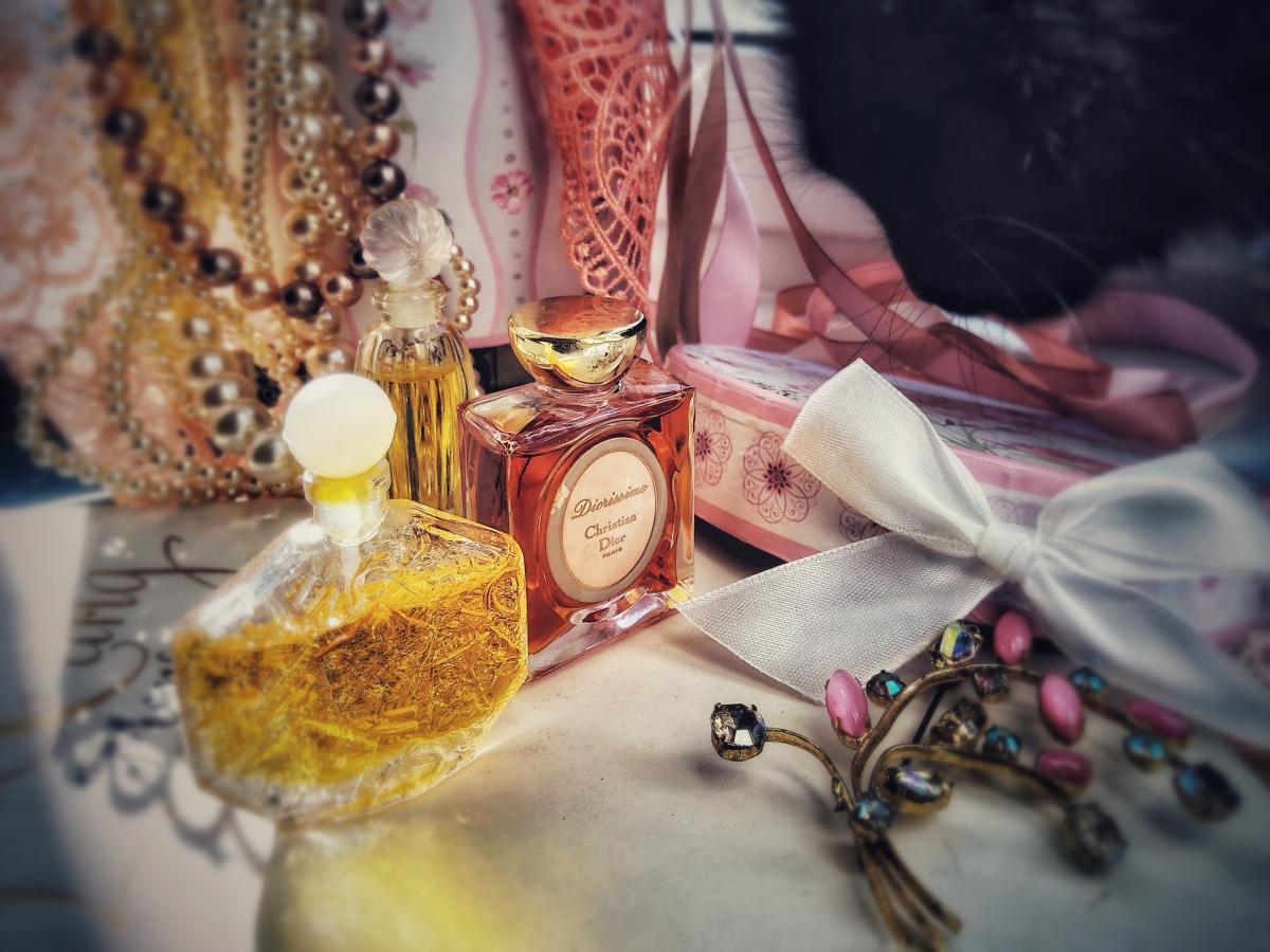 عطر ادکلن والنتینو والنتینو - Valentino Valentino - بررسی، قیمت و خرید