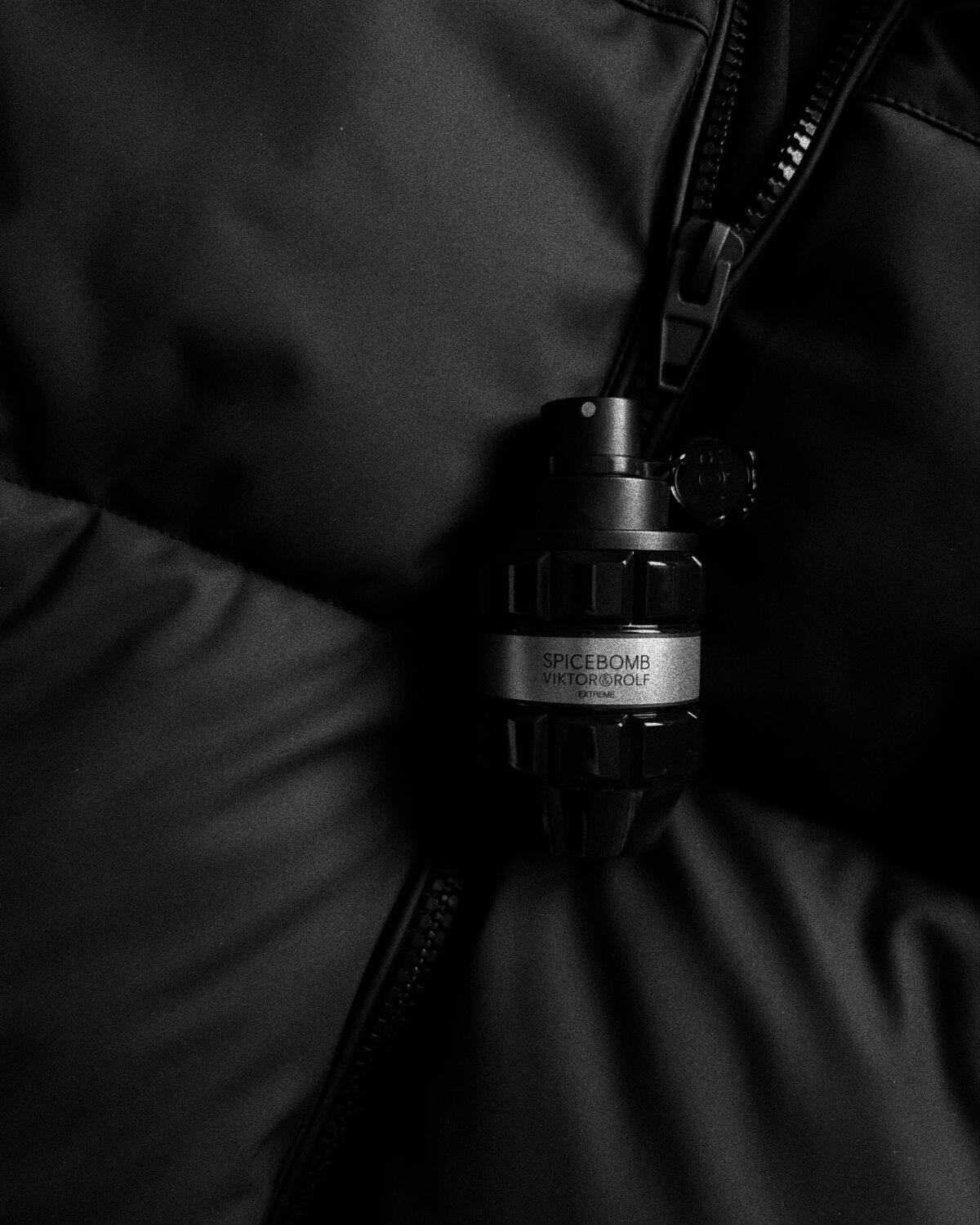 عطر ادکلن اسپایس بمب اکستریم ویکتور اند رولف - Spicebomb Extreme Viktor&Rolf - بررسی، قیمت و خرید