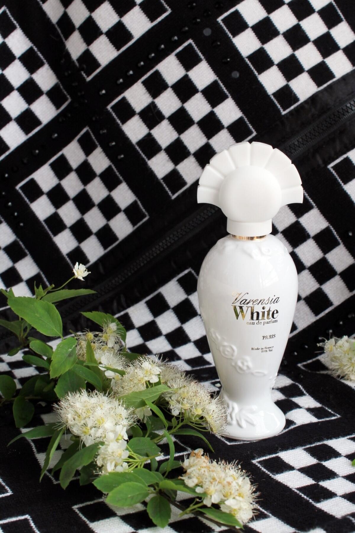 عطر ادکلن وارنسیا وایت اولریک دو وارنز - Varensia White Ulric de Varens - بررسی، قیمت و خرید