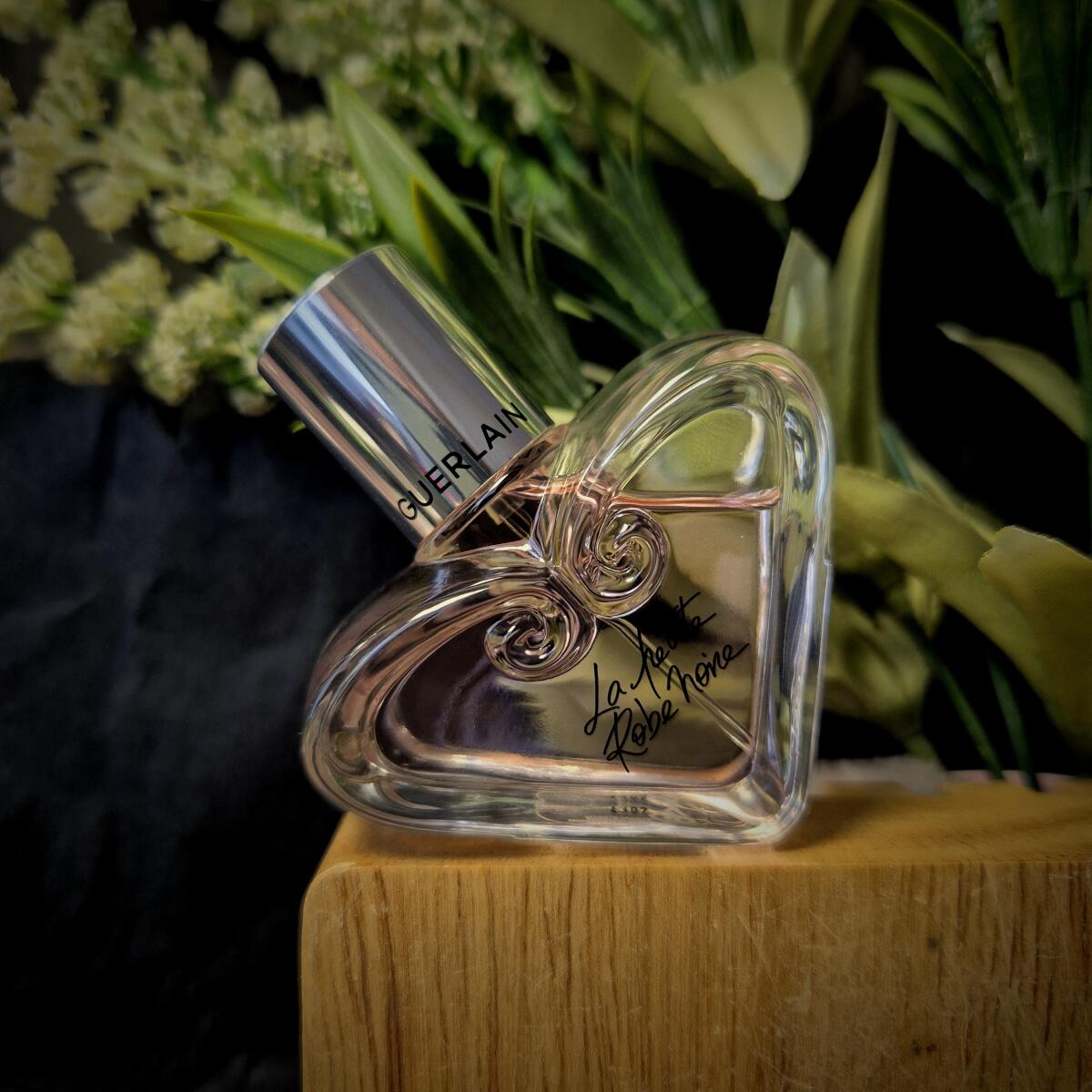 عطر ادکلن لا پتیت روب نوآر گرلن - La Petite Robe Noire Guerlain - بررسی، قیمت و خرید