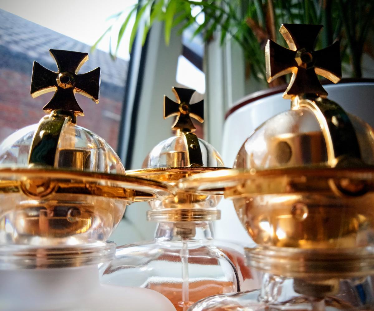 عطر ادکلن مون بودوار ویوین وست‌وود - Mon Boudoir Vivienne Westwood - بررسی، قیمت و خرید