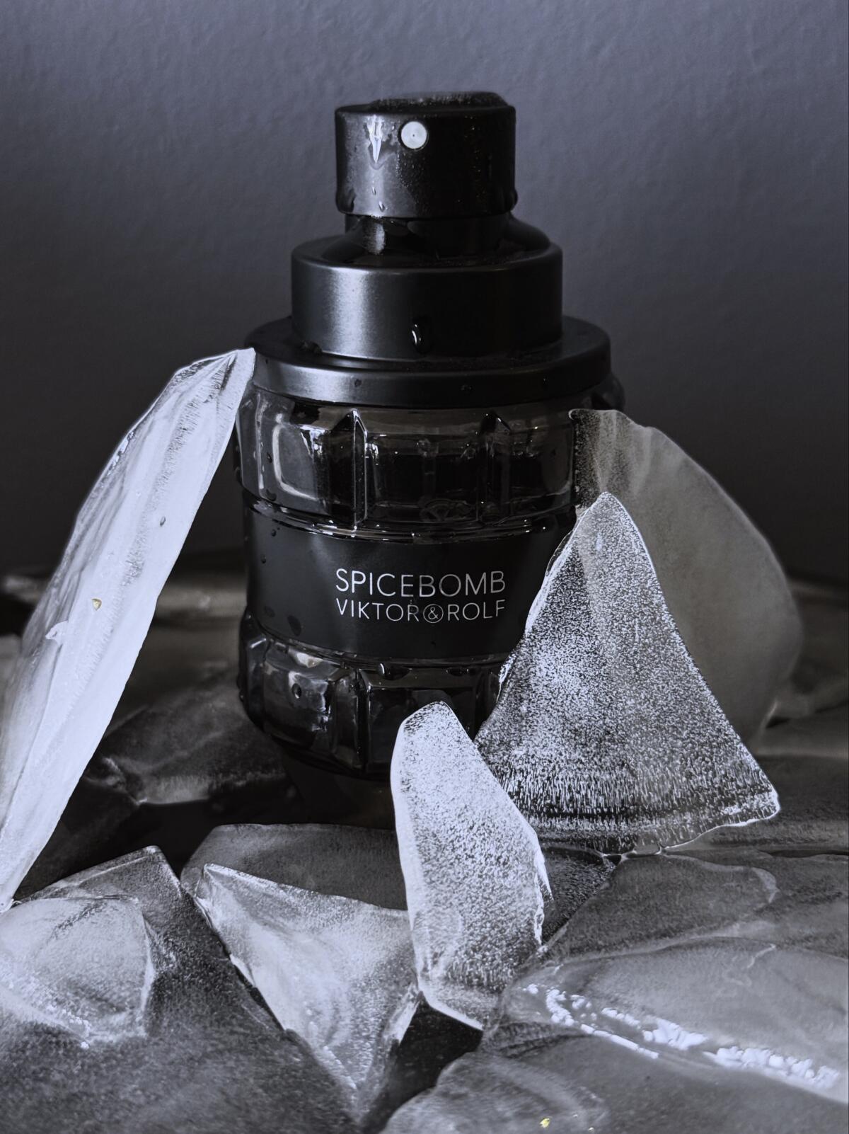 عطر ادکلن اسپایس بامب ویکتور اند رالف - Spicebomb Viktor&Rolf - بررسی، قیمت و خرید