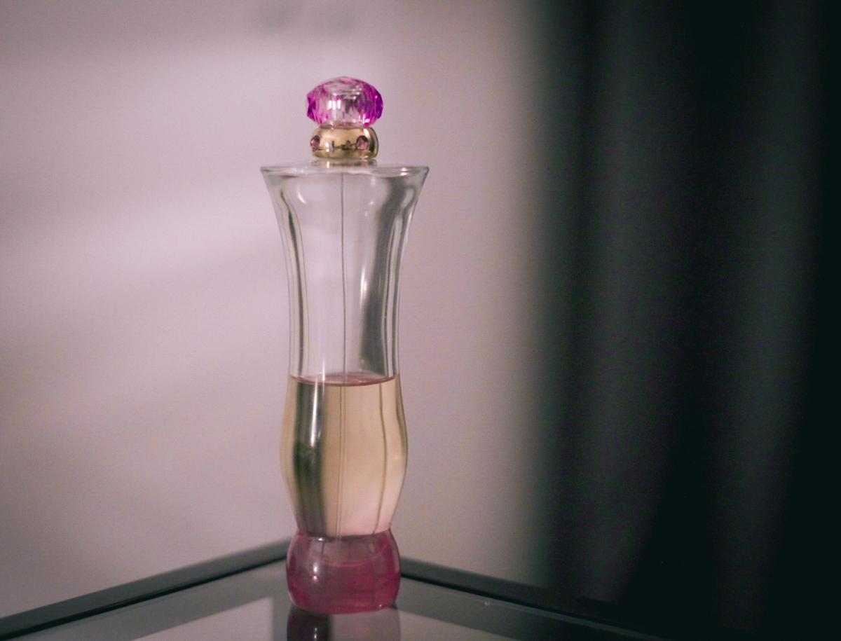 عطر ادکلن ورساچه وومن ورساچه - Versace Woman Versace - بررسی، قیمت و خرید