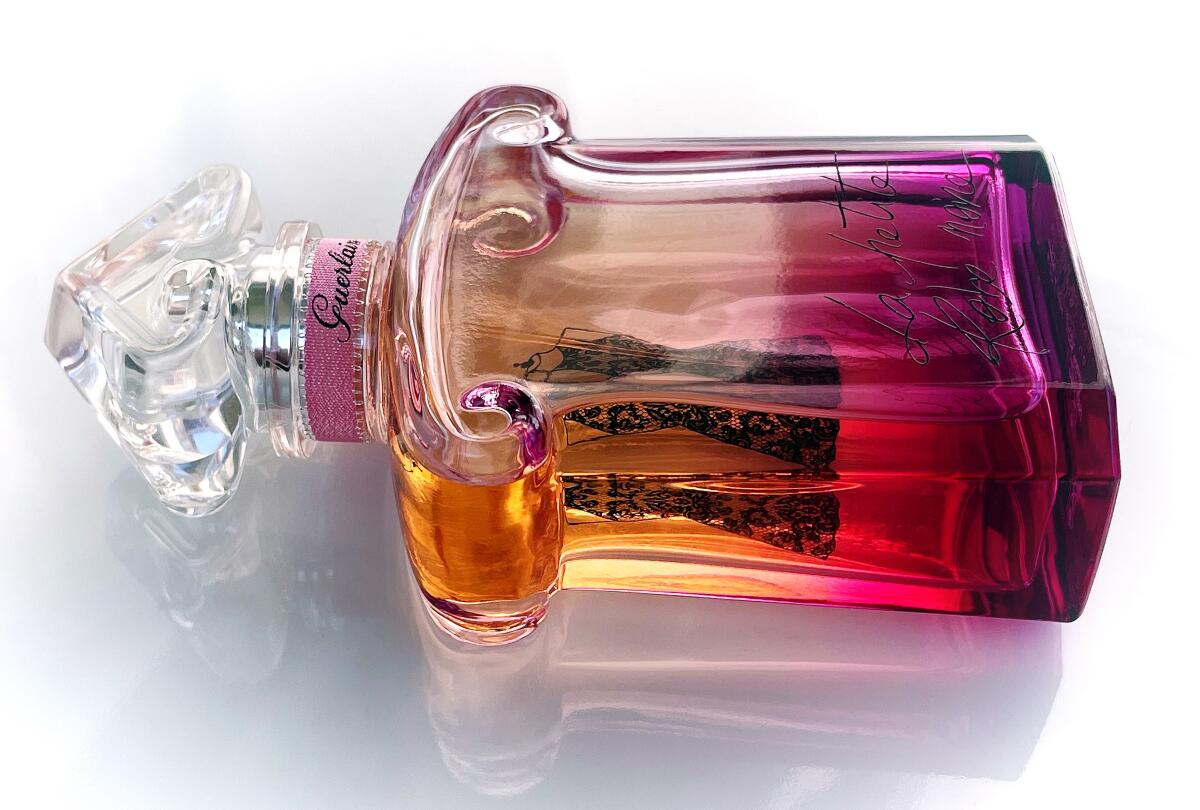 عطر ادکلن لا پتیت روب نوآر لگر گرلن - La Petite Robe Noire Légère Guerlain - بررسی، قیمت و خرید