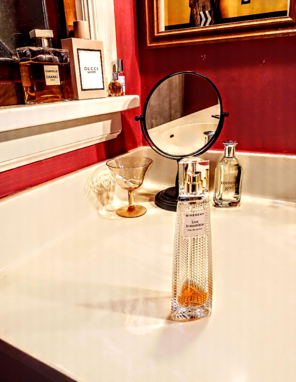 عطر ادکلن تامی گرل تامی هیلفیگر - Tommy Girl Tommy Hilfiger - بررسی، قیمت و خرید