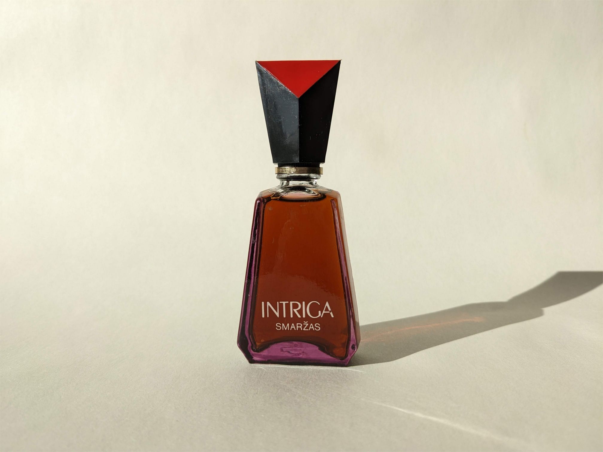 عطر ادکلن اینتریگا دزینتارس - Intriga Dzintars - بررسی، قیمت و خرید