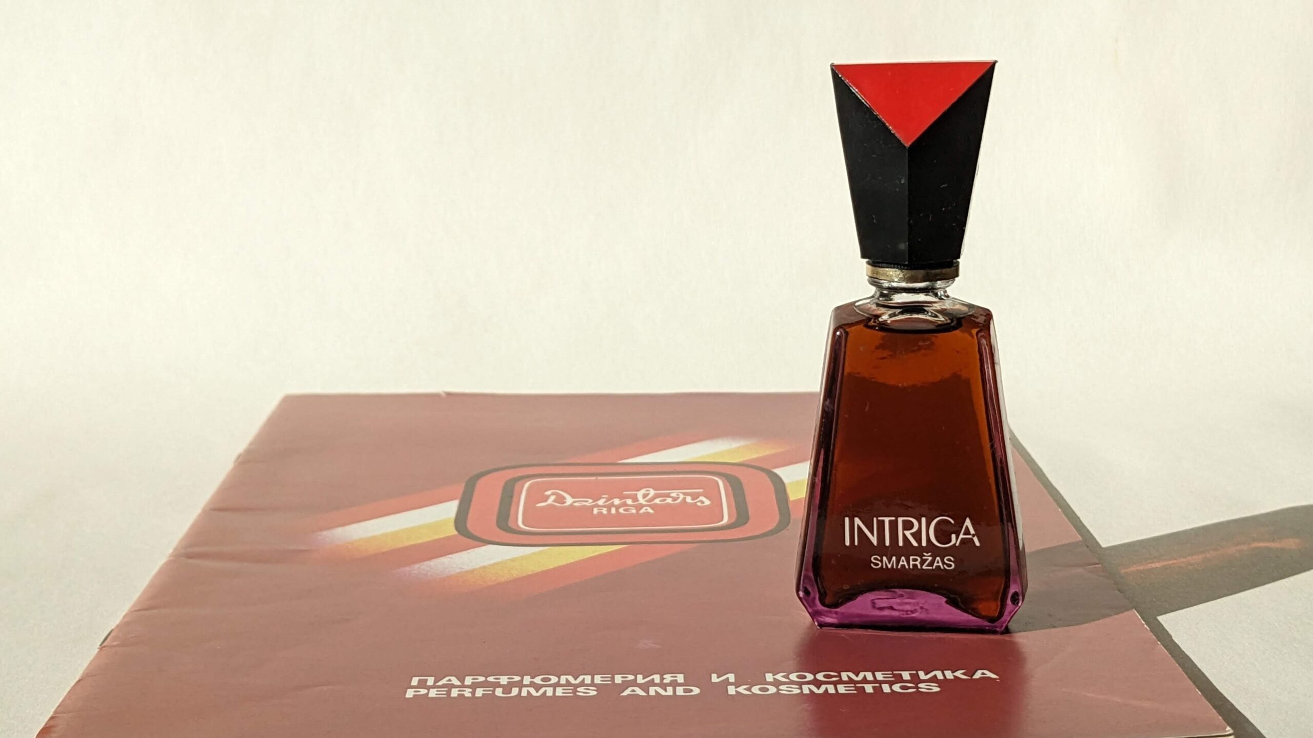 عطر ادکلن اینتریگا دزینتارس - Intriga Dzintars - بررسی، قیمت و خرید