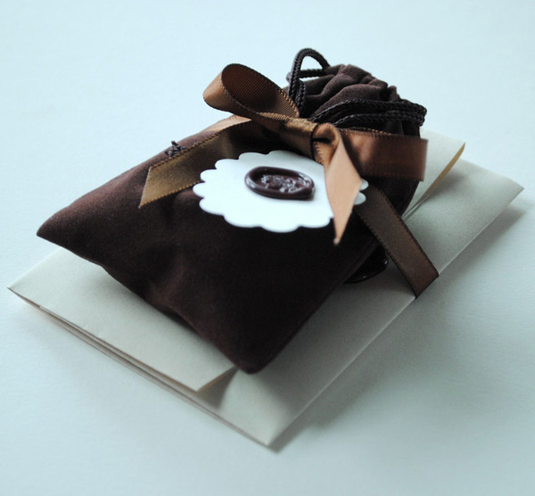 عطر ادکلن چاکلت فگر ۵: بوی دو چوکلَت راکسانا ایلومینیتد پرفیوم - Chocolate: Figure 5: Bois de Chocolat Roxana Illuminated Perfume - بررسی، قیمت و خرید