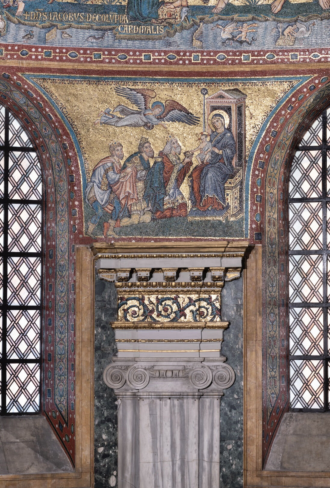 عطر ادکلن اوریوم اسنزالمنته لاورا - Aurum Essenzialmente Laura - بررسی، قیمت و خرید