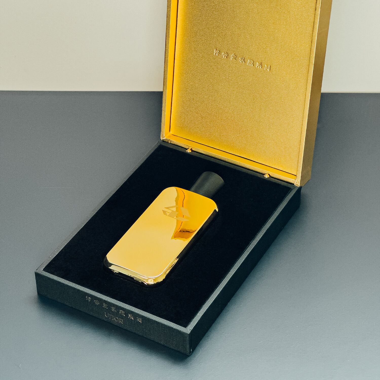 عطر ادکلن گلد فوکودو - Gold 金 Fukudo 浮香堂 - بررسی، قیمت و خرید