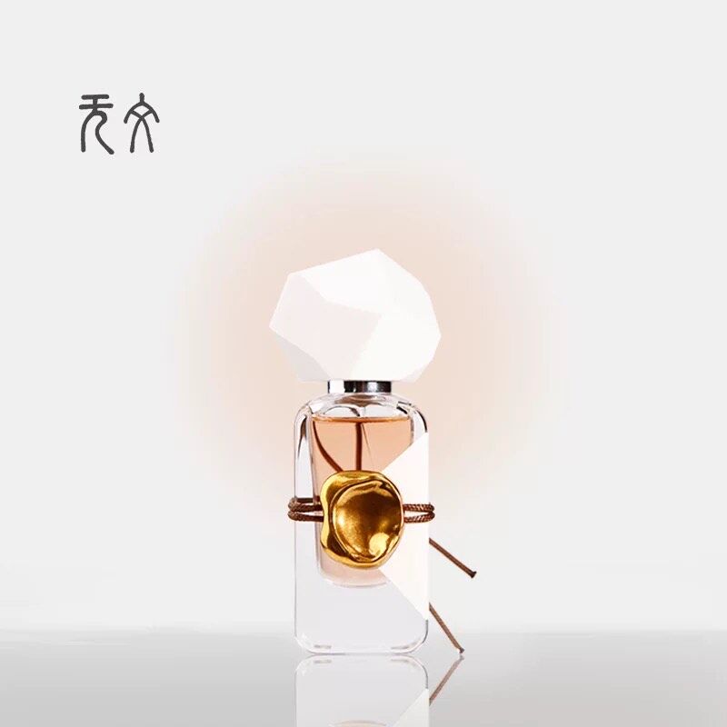 عطر ادکلن اینکواشد سندلوود وون - Inkwashed Sandalwood 水墨檀香 Wuwen 无文 - بررسی، قیمت و خرید