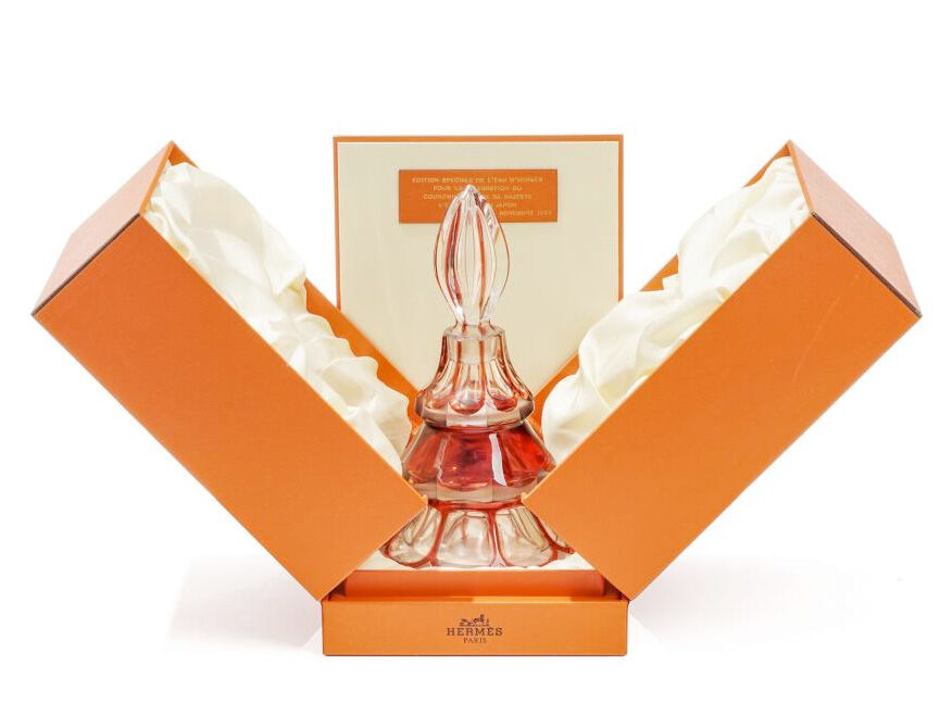 عطر ادکلن ادیشن اسپشیال دو لو دو هرمس پوغ لا سلبغاسیون دو کغونمان دو سا ماژسته لامپغوغ دو ژاپون هِرمِس - Édition Spéciale de L'Eau d'Hermès pour la Célébration du Couronnement de Sa Majesté l'Empereur du Japon Hermès - بررسی، قیمت و خرید