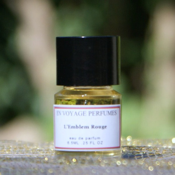 عطر ادکلن لومبلم روژ اِن وُیج پرفیومز - L’Emblem Rouge En Voyage Perfumes - بررسی، قیمت و خرید