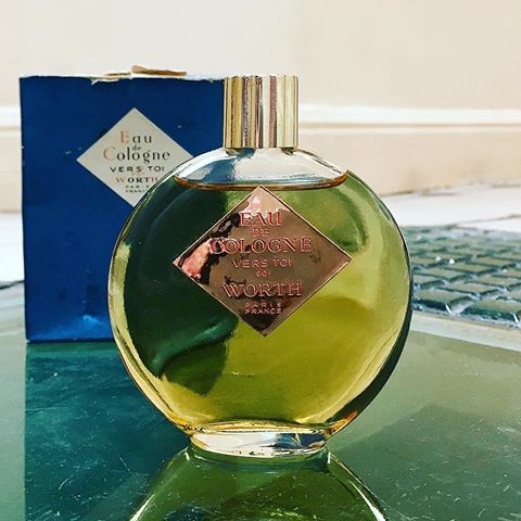 عطر ادکلن ورس توآ وُرث - Vers Toi Worth - بررسی، قیمت و خرید