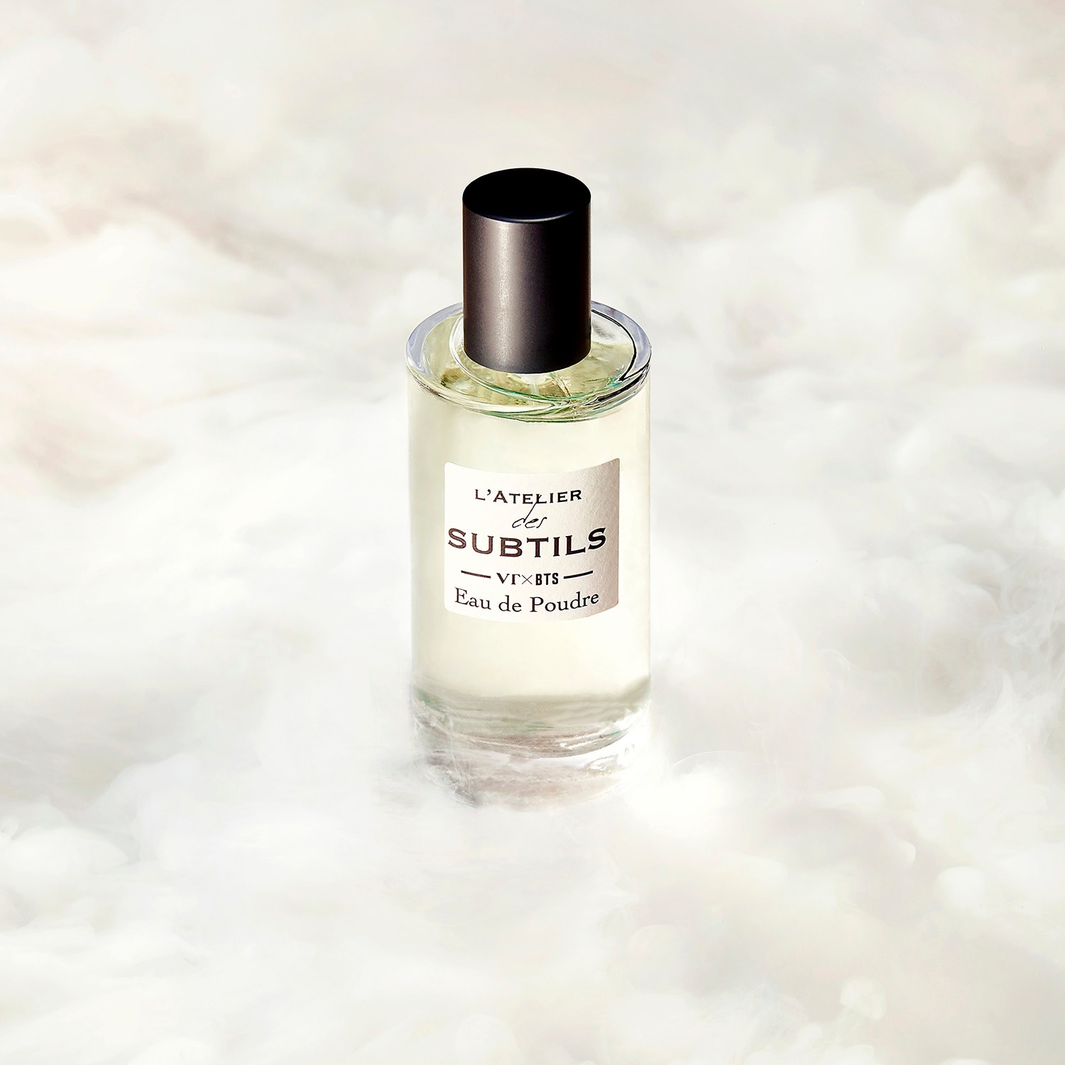 عطر ادکلن لَتلیه دِس سوبتیل اُ دو پودغ وی تی ایکس بی تی اس - L'Atelier des Subtils Eau de Poudre VTxBTS - بررسی، قیمت و خرید