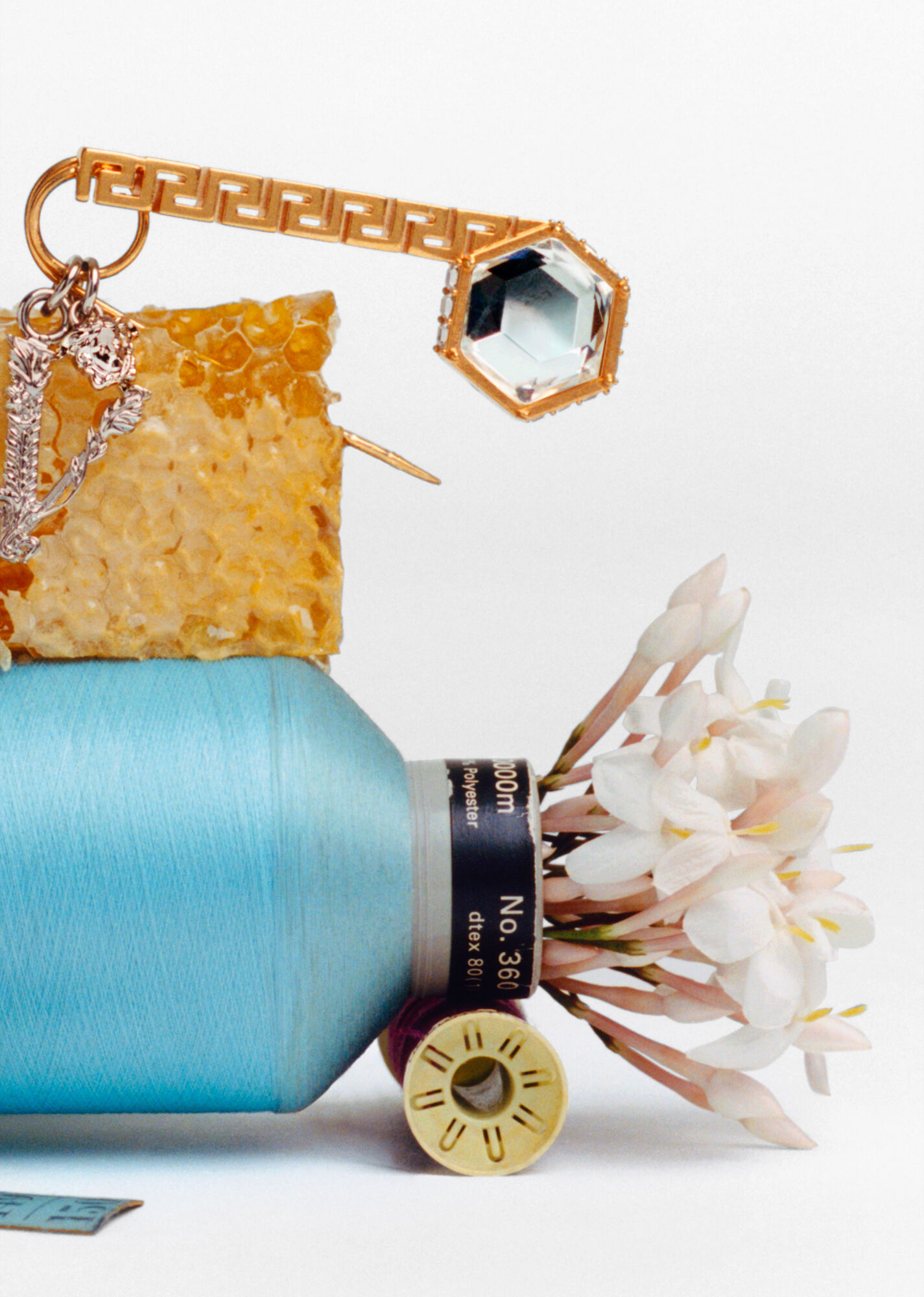 عطر ادکلن یاسمین او سولِی ورساچه - Jasmin au Soleil Versace - بررسی، قیمت و خرید