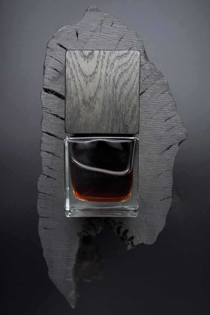 عطر ادکلن پترولیوم وی دات - Petroleum (Нефть) Vdot - بررسی، قیمت و خرید