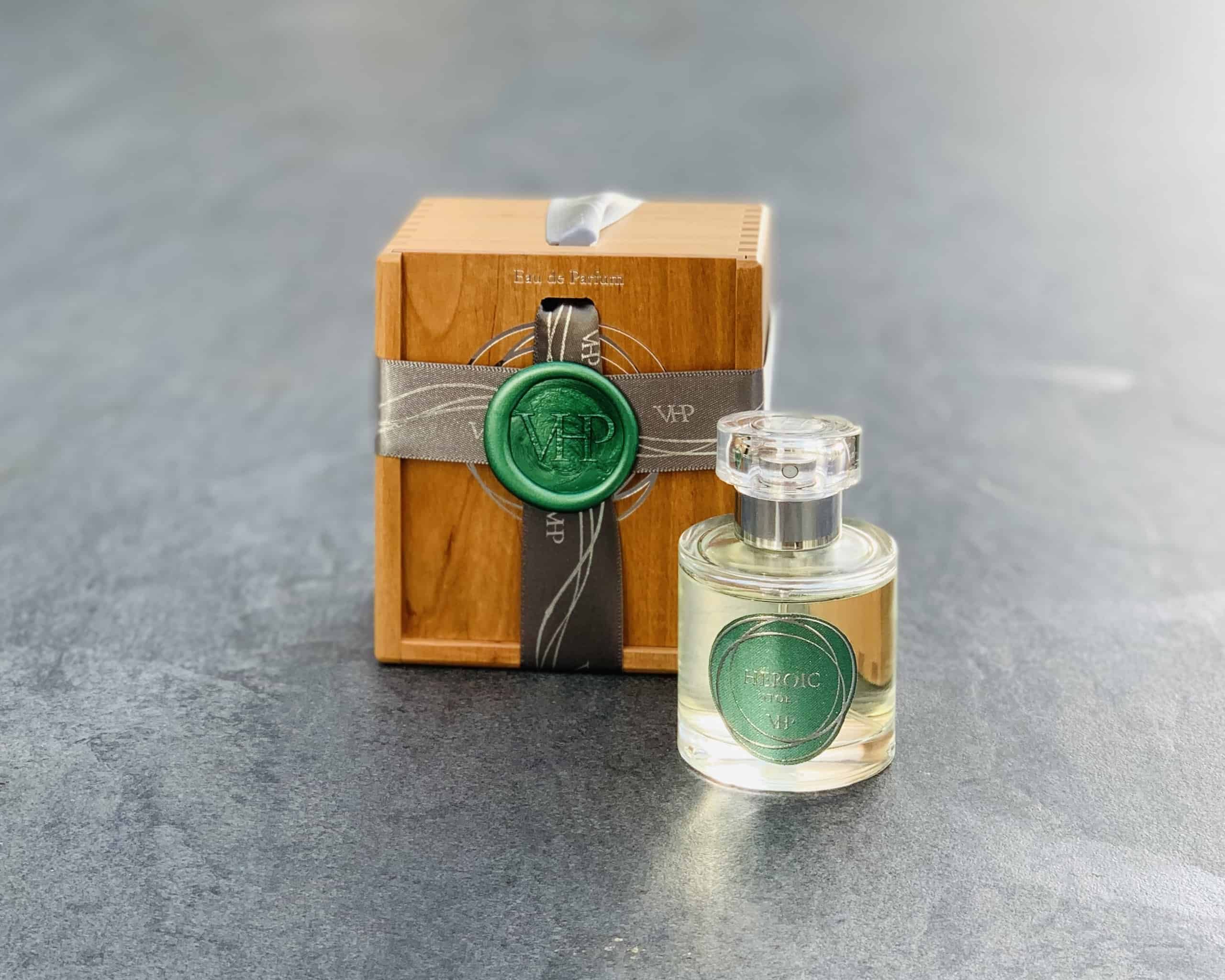 عطر ادکلن هیروئیک استوری واینز هاوس پارفوم - Heroic Story Vines House Parfum - بررسی، قیمت و خرید