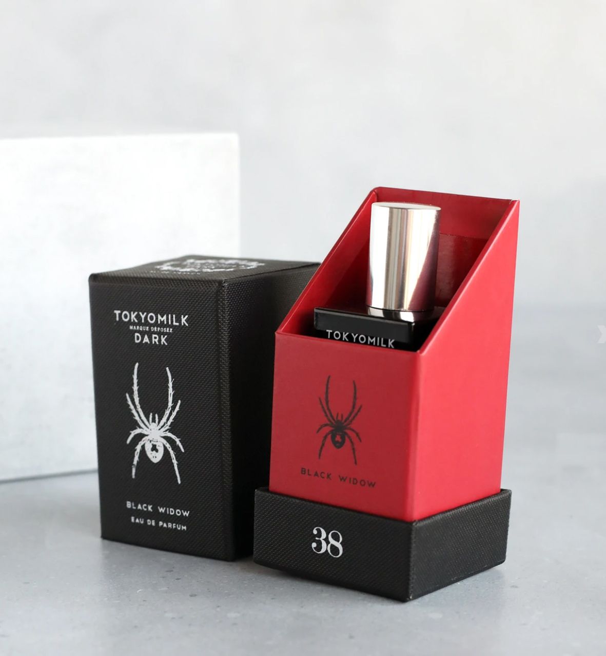 عطر ادکلن بلک ویدو توکیو میلک پرفیومری کوریاستی - Black Widow Tokyo Milk Parfumerie Curiosite - بررسی، قیمت و خرید