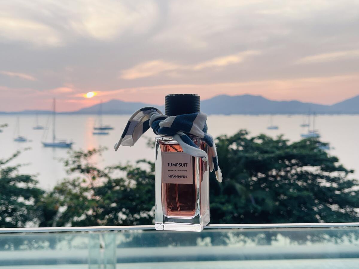 عطر ادکلن جامپ‌سوت ایو سن لوران - Jumpsuit Yves Saint Laurent - بررسی، قیمت و خرید