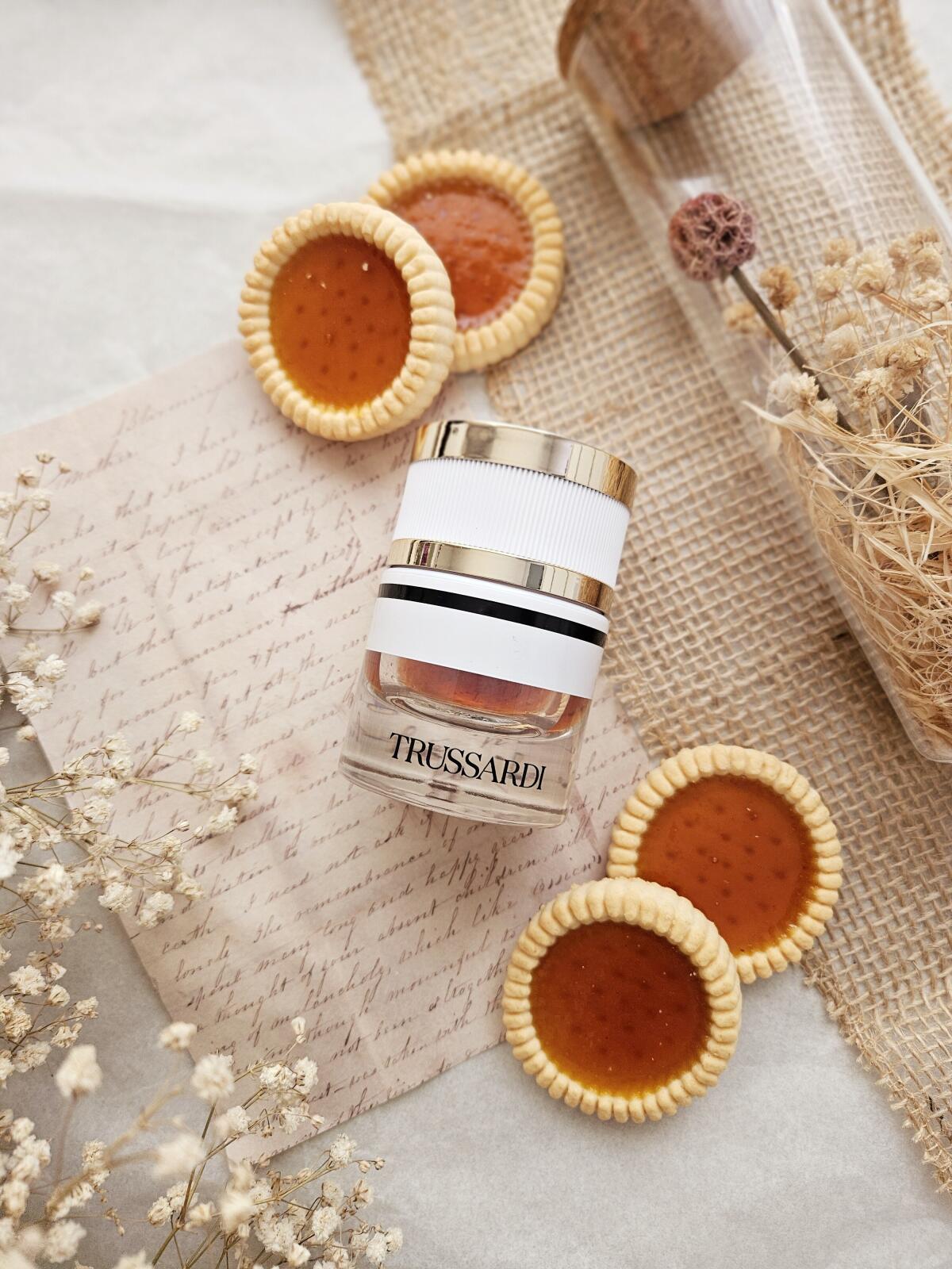عطر ادکلن پیور جاسمین تروساردی - Pure Jasmine Trussardi - بررسی، قیمت و خرید
