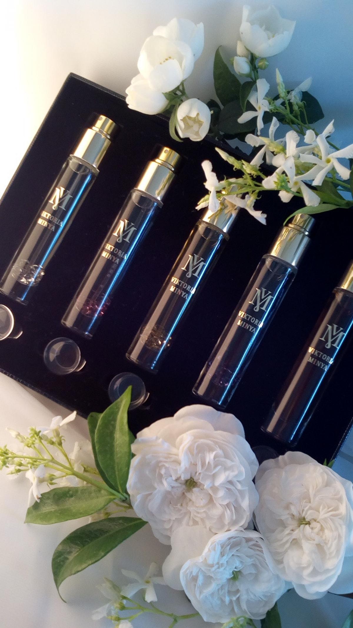 عطر ادکلن هیدونیست آیریس ویکتوریا مینیا - Hedonist Iris Viktoria Minya - بررسی، قیمت و خرید