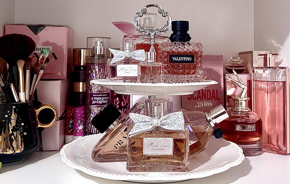 عطر ادکلن فلاوربامب ویکتور اند رولف - Flowerbomb Viktor&Rolf - بررسی، قیمت و خرید