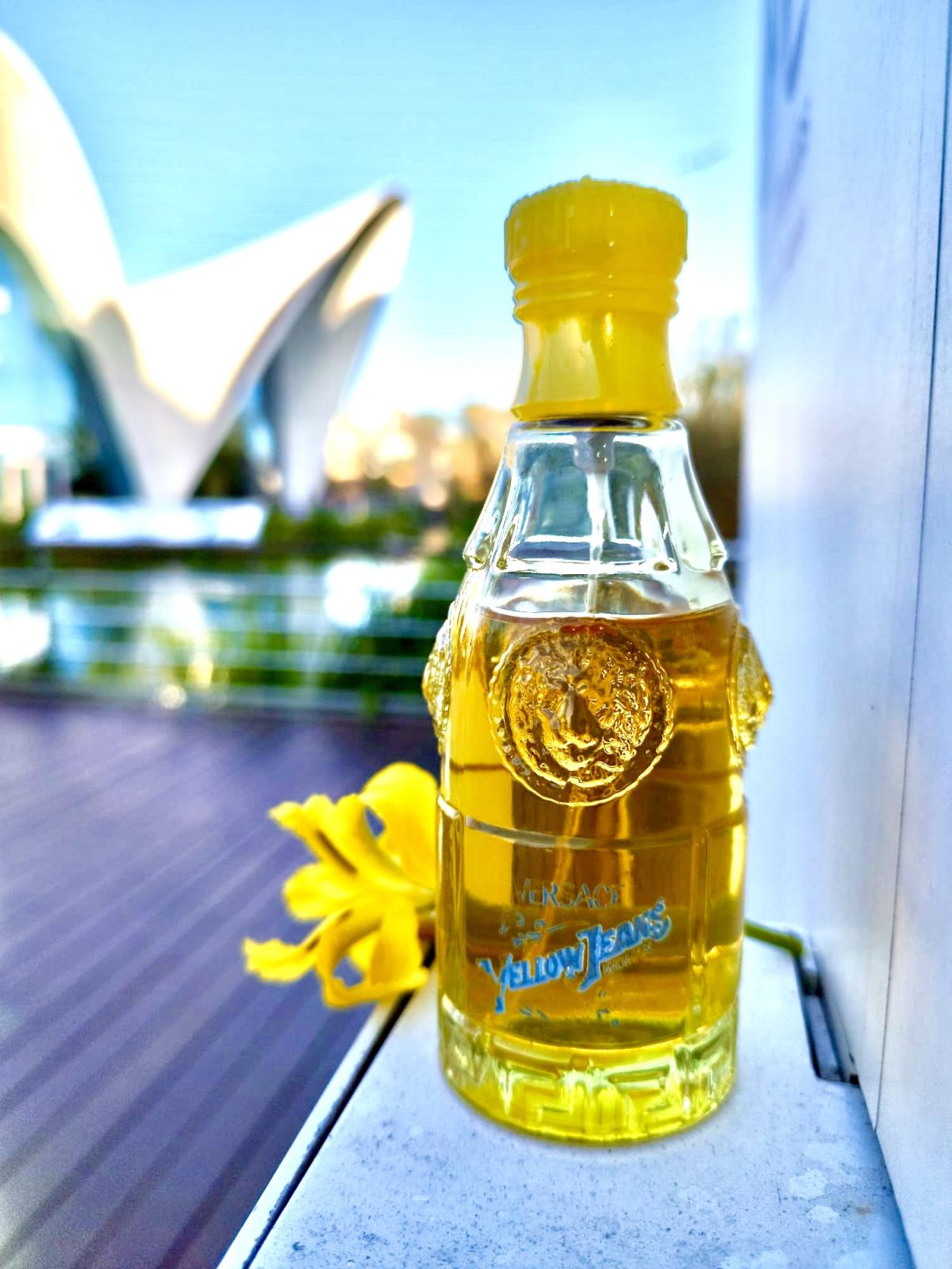 عطر ادکلن یلو جینز ورساچه - Yellow Jeans Versace - بررسی، قیمت و خرید