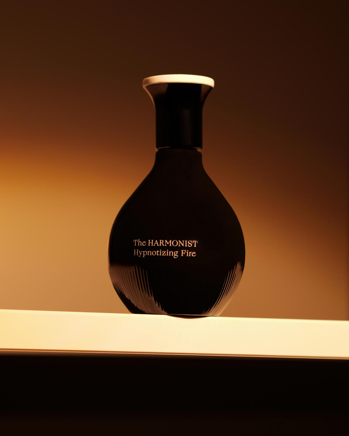عطر ادکلن هایپنوتایزینگ فایر د هارمونیست - Hypnotizing Fire The Harmonist - بررسی، قیمت و خرید