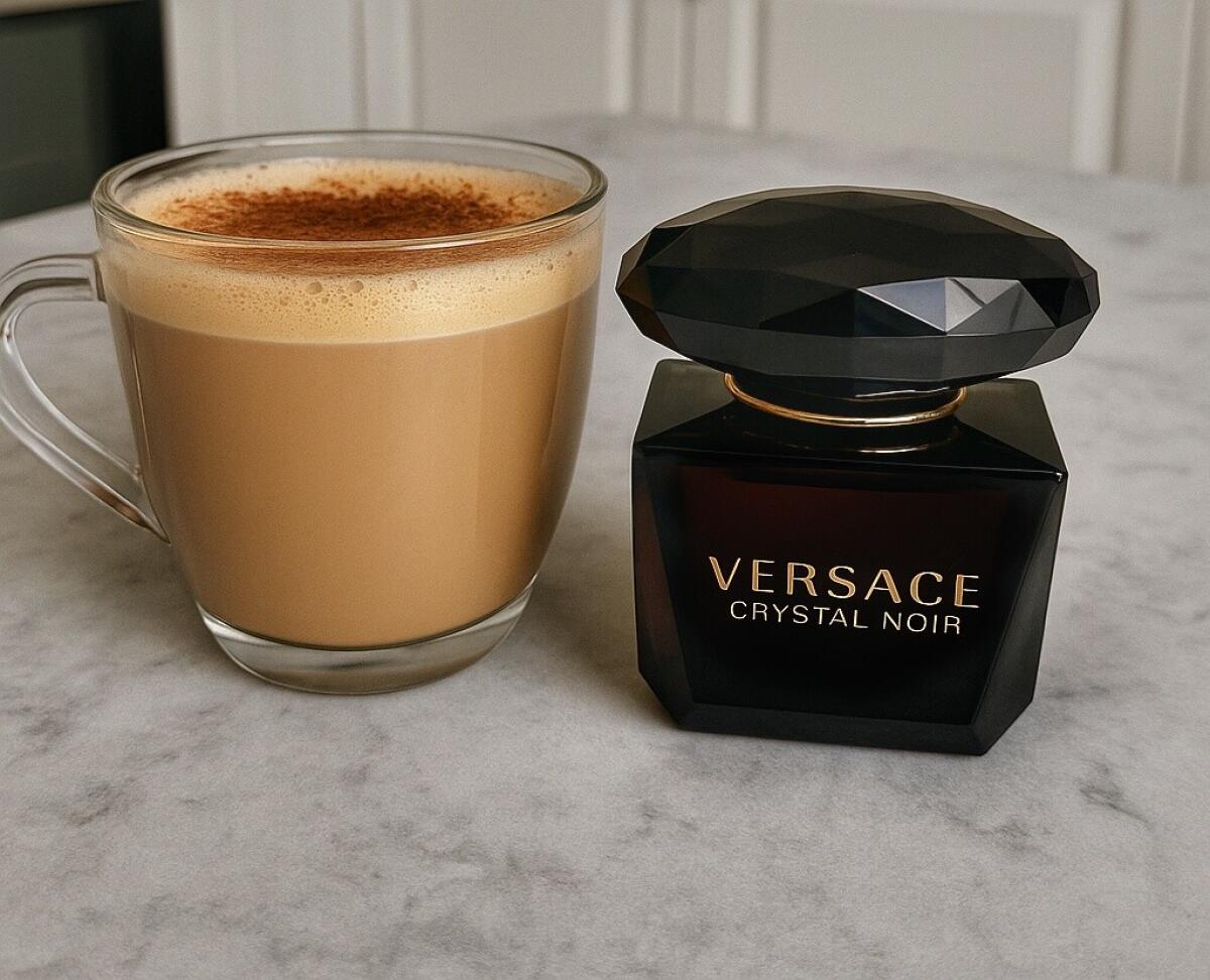 عطر ادکلن کریستال نویر ورساچه - Crystal Noir Versace - بررسی، قیمت و خرید