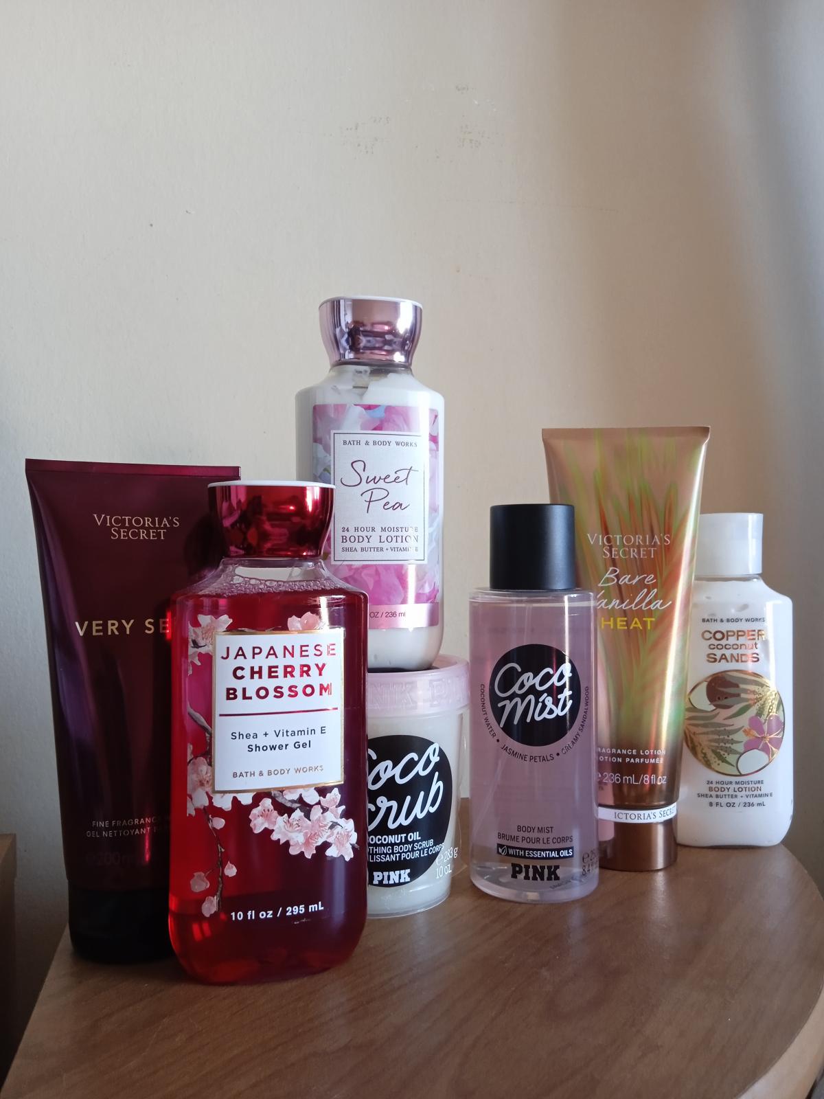 عطر ادکلن بار وانیلا دکدنت ویکتوریا سیکرت - Bare Vanilla Decadent Victoria's Secret - بررسی، قیمت و خرید