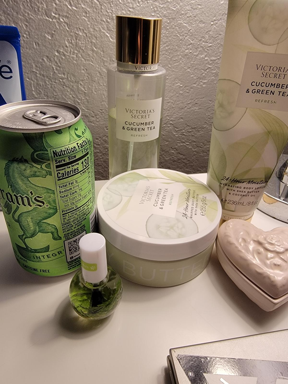 عطر ادکلن کیو کامبر اند گرین تی رفریش ویکتوریا سیکرت - Cucumber & Green Tea Refresh Victoria's Secret - بررسی، قیمت و خرید
