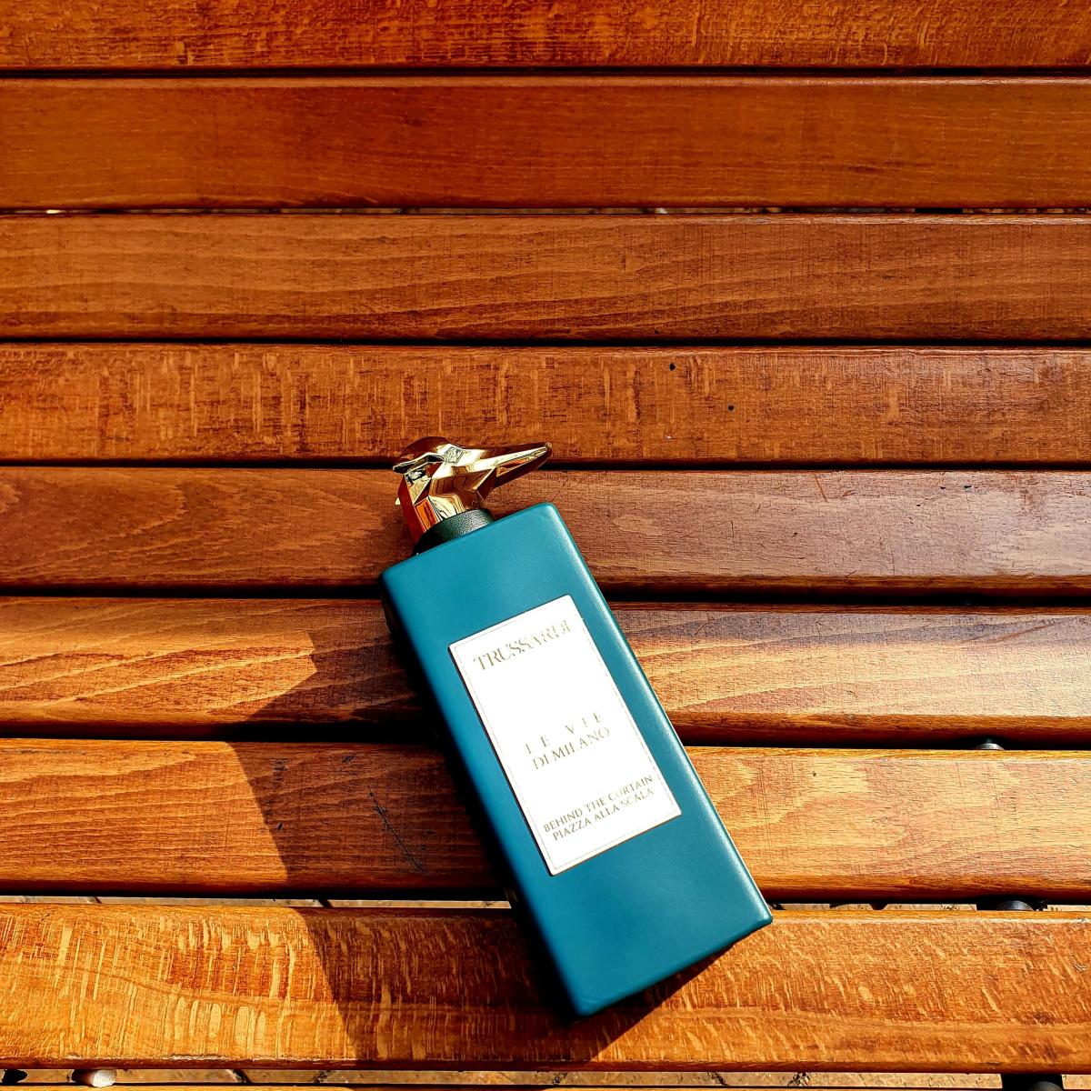 عطر ادکلن بِهایند دِ کِرتِن پیاتزا الا اسکالا تروساردی - Behind The Curtain Piazza Alla Scala Trussardi - بررسی، قیمت و خرید