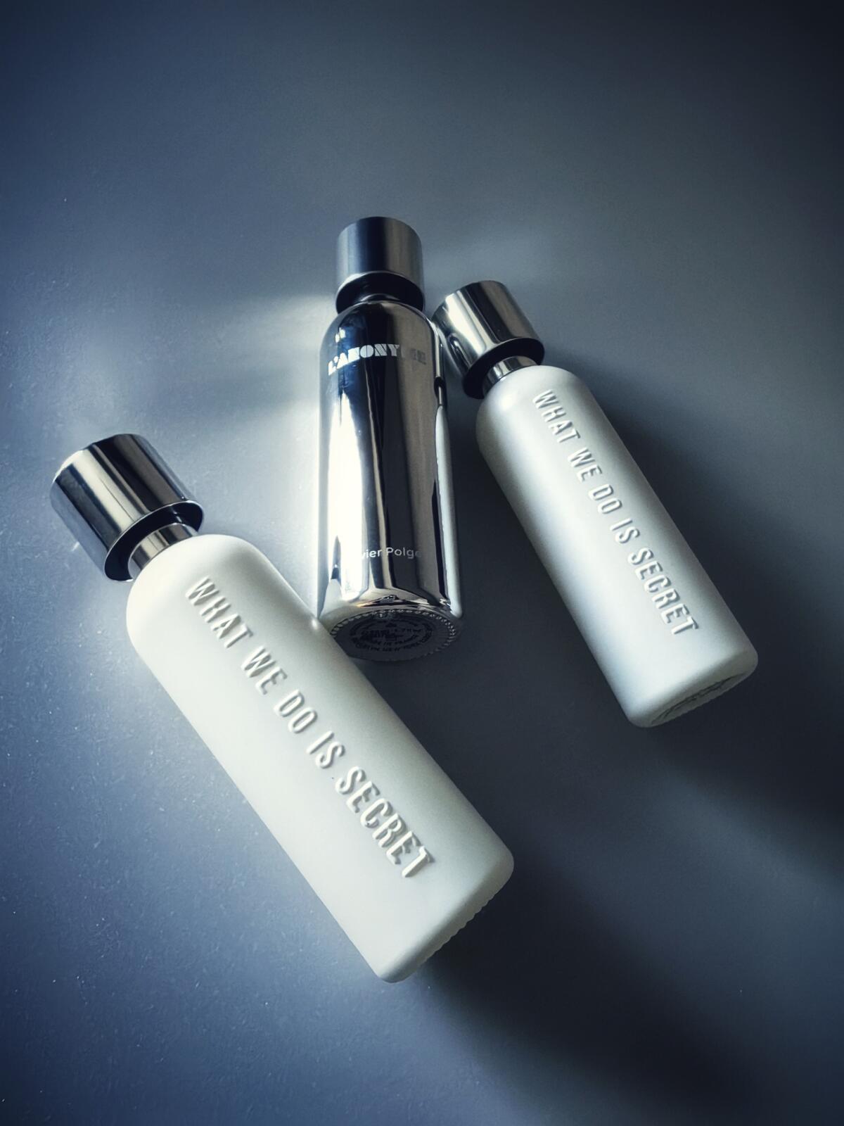 عطر ادکلن لانونیم اکستریت وات وی دو ایز سیکرت - L'Anonyme Extrait What We Do Is Secret - بررسی، قیمت و خرید