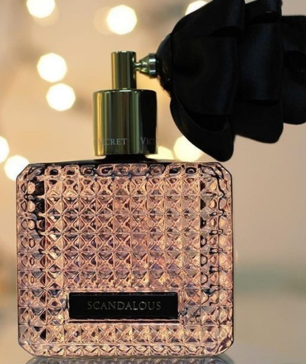عطر ادکلن اسکندلس ویکتوریا سیکرت - Scandalous Victoria's Secret - بررسی، قیمت و خرید