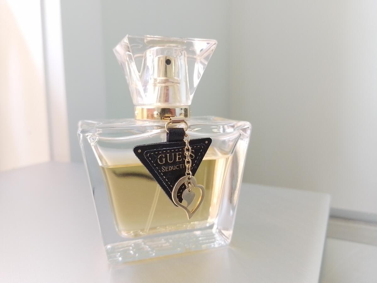 عطر ادکلن گس سیدیوس گس - Guess Seductive Guess - بررسی، قیمت و خرید