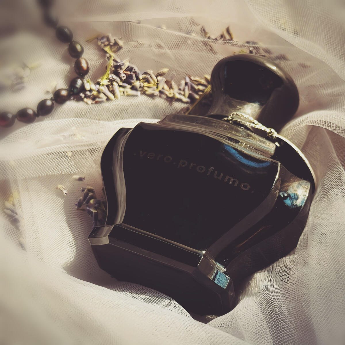 عطر ادکلن کی‌کی ویل دکستره ویرو پروفومو - Kiki Voile d'Extrait Vero Profumo - بررسی، قیمت و خرید