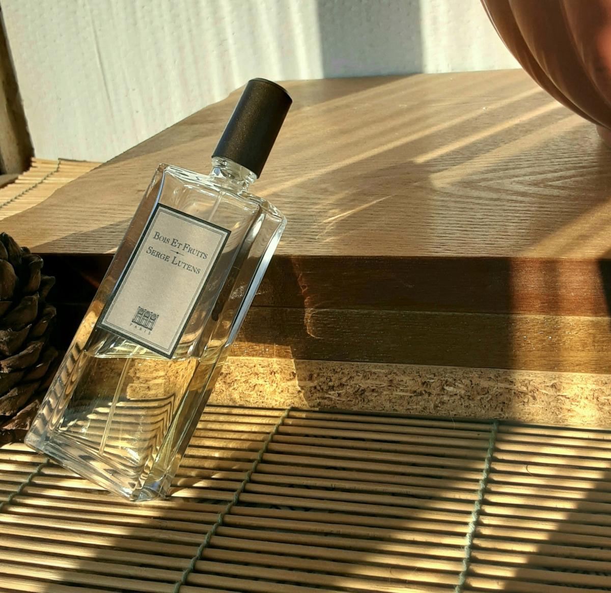 عطر ادکلن بوا ای فروی سرژ لوتنز - Bois et Fruits Serge Lutens - بررسی، قیمت و خرید