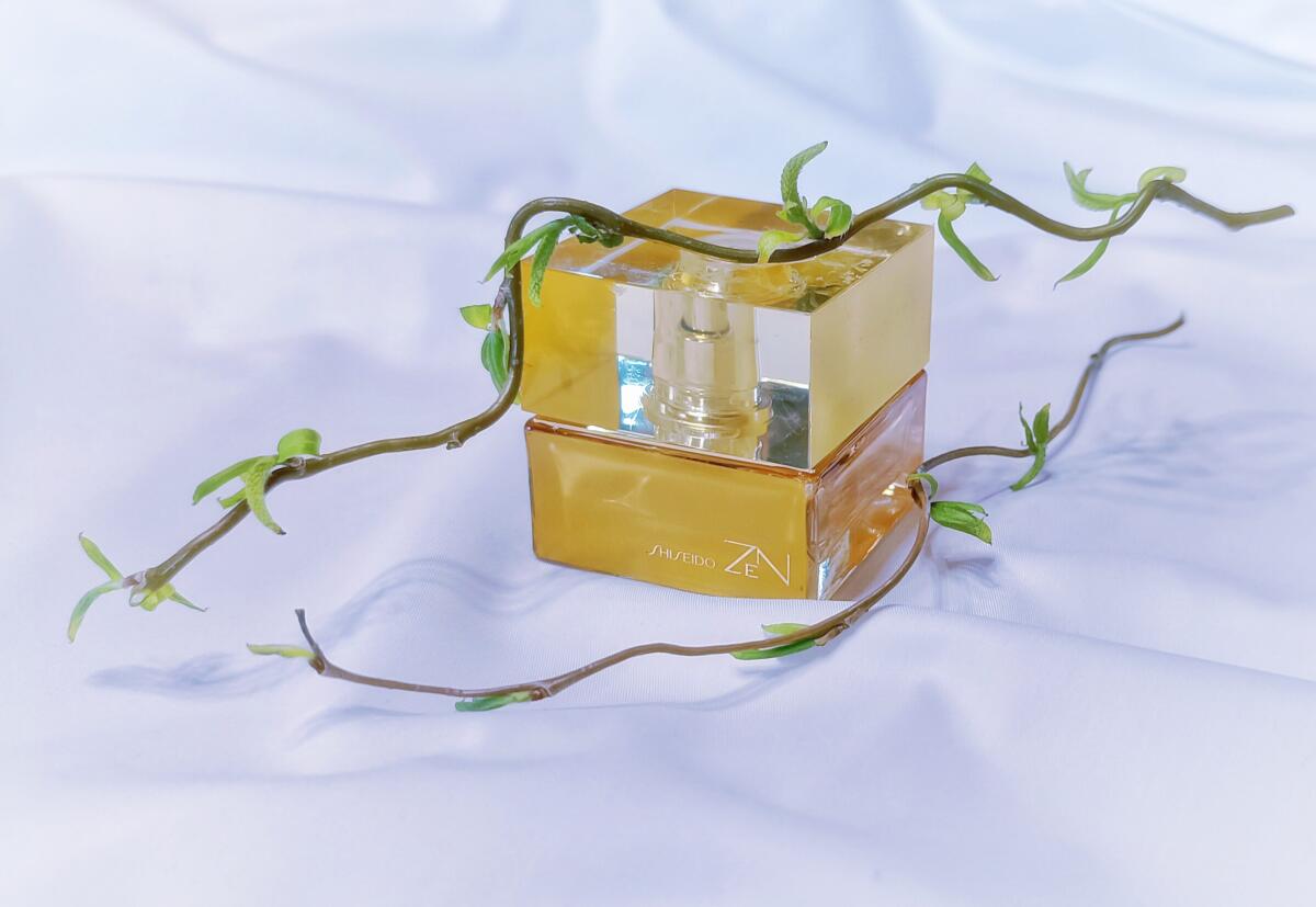 عطر ادکلن ذن شیسیدو - Zen Shiseido - بررسی، قیمت و خرید