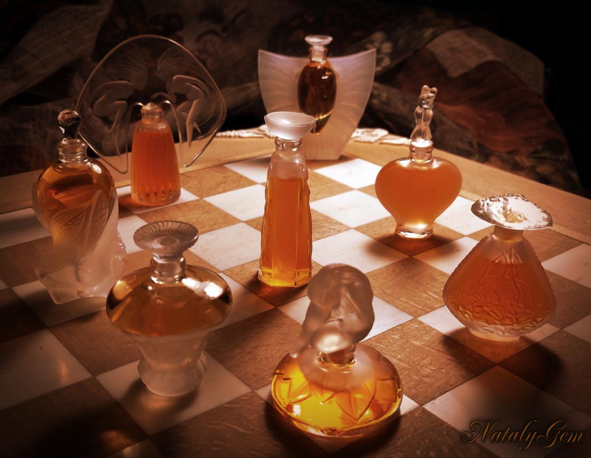 عطر ادکلن لالیک دِ لالیک توینتیث انیورسری شِورفوی اکستره دِ پرفام لالیک - Lalique de Lalique 20th Anniversary Chevrefeuille Extrait de Parfum Lalique - بررسی، قیمت و خرید