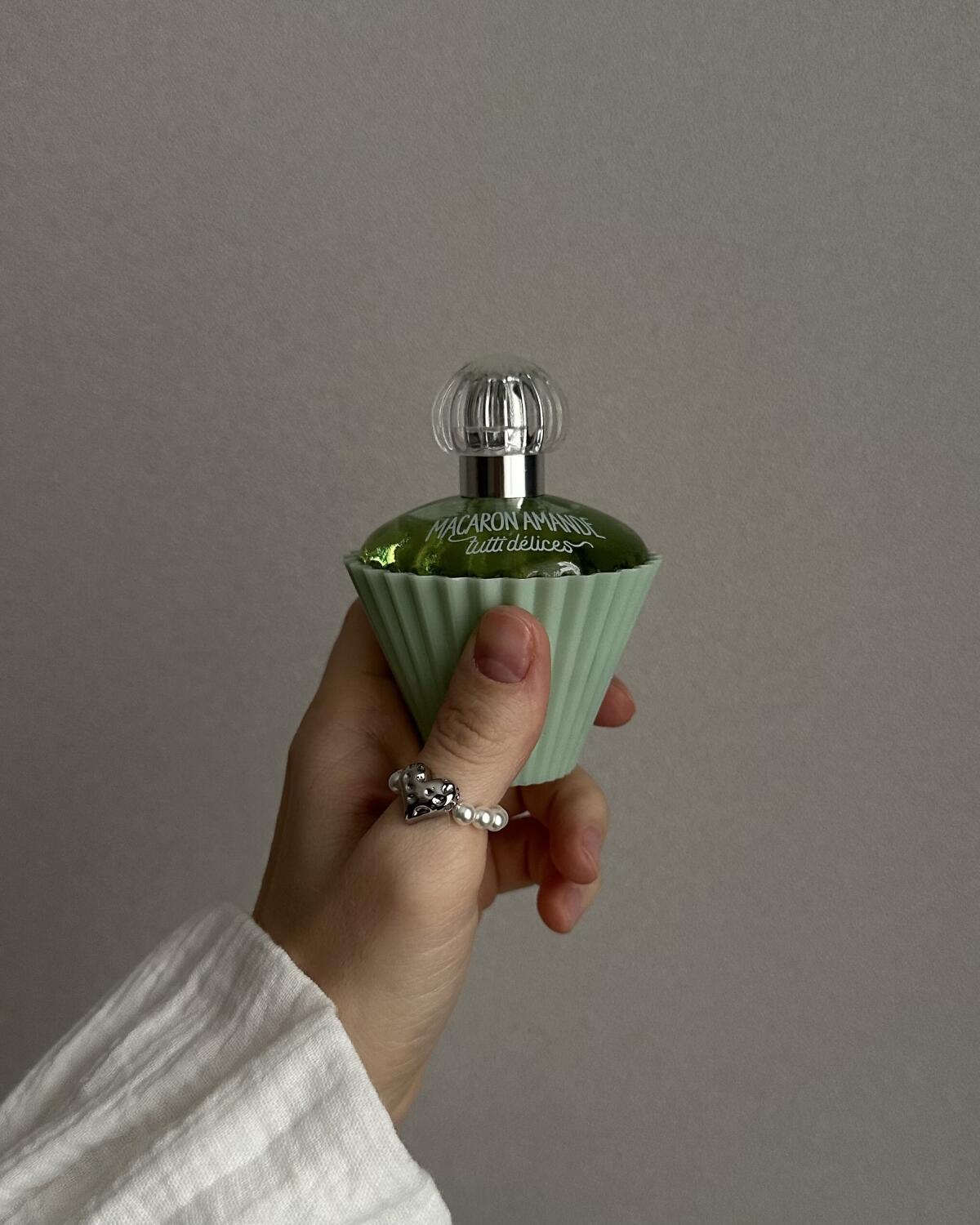 عطر ادکلن ماکارون آماند توتی دلیس - Macaron Amande Tutti Délices - بررسی، قیمت و خرید