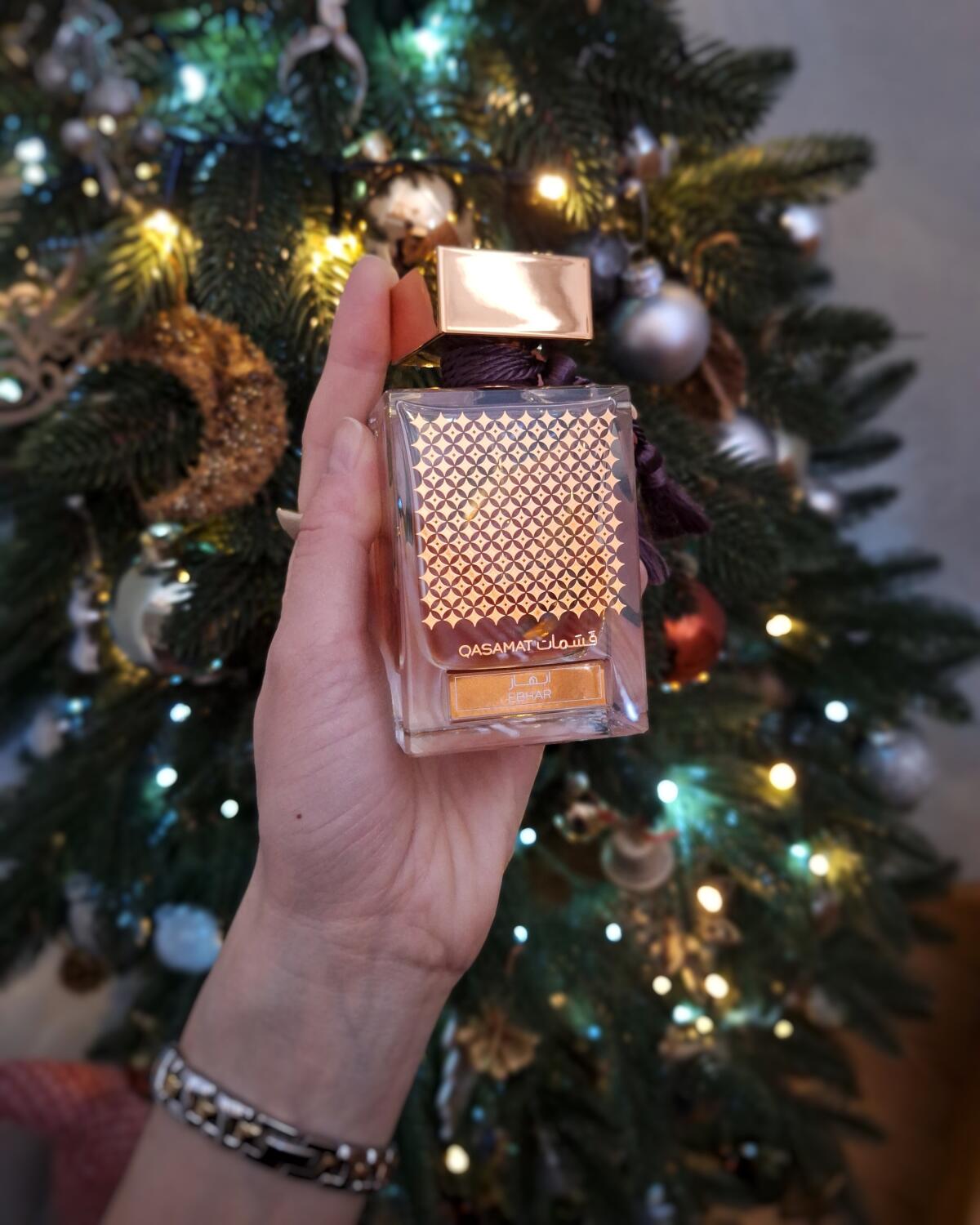 عطر ادکلن قَسَمَت اِبحار راساسی - Qasamat Ebhar Rasasi - بررسی، قیمت و خرید