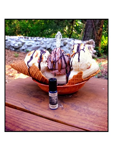 عطر ادکلن بِلَکبِرنز پارلُر سولستیس سنتس - Blackburn's Parlor Solstice Scents - بررسی، قیمت و خرید