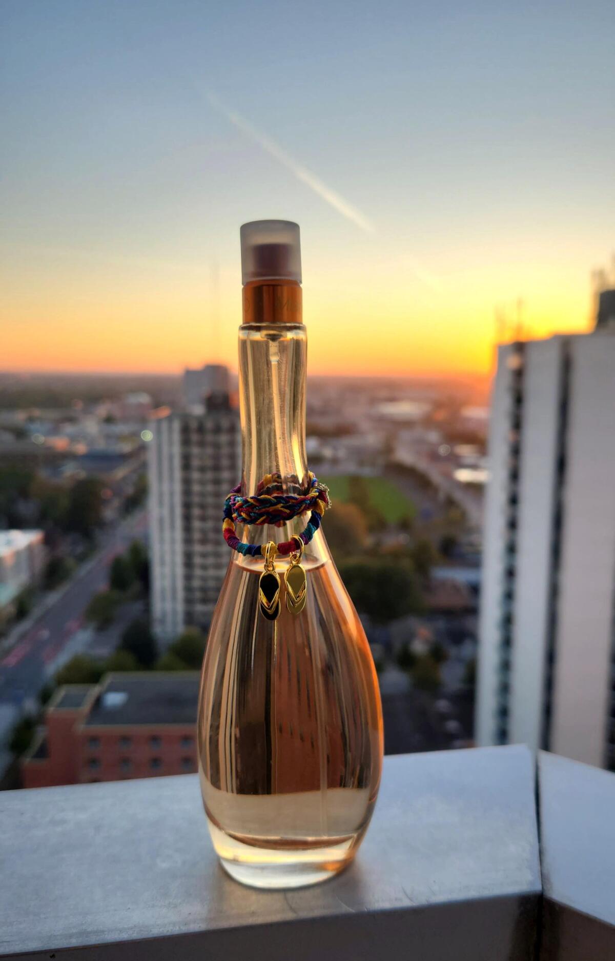 عطر ادکلن میامی گلو جنیفر لوپز - Miami Glow Jennifer Lopez - بررسی، قیمت و خرید