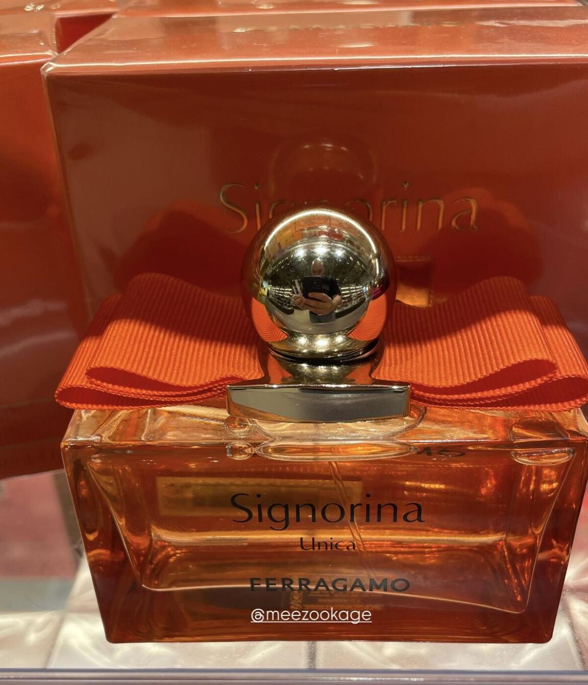 عطر ادکلن سینیورینا اونیکا سالواتوره فراگامو - Signorina Unica Salvatore Ferragamo - بررسی، قیمت و خرید